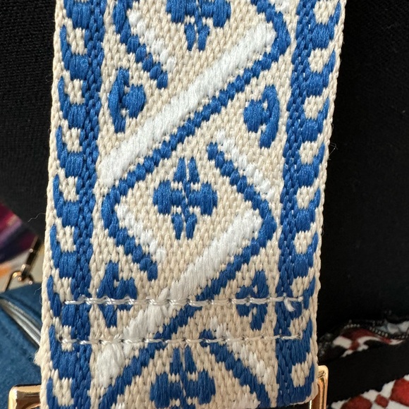 Dior denim beauty pouch with  added denim adjustable guitar strap &  1 keychain - Picture 7 of 10